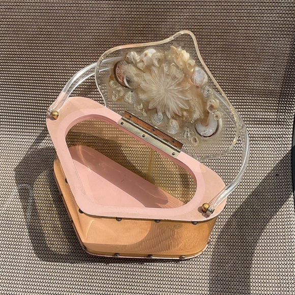 Vintage 1950s lucite box purse with shells Unique Shell-Embellished Handbag - Picture 4 of 4